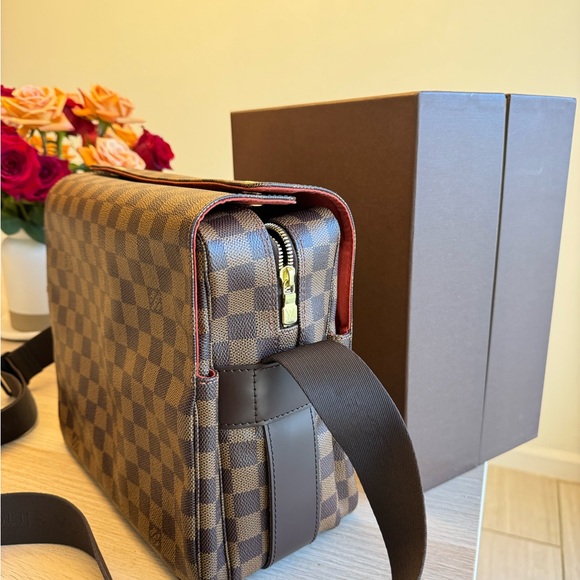 LOUIS VUITTON DAMIER EBENE NAVIGLIO MESSENGER BAG - Picture 2 of 6